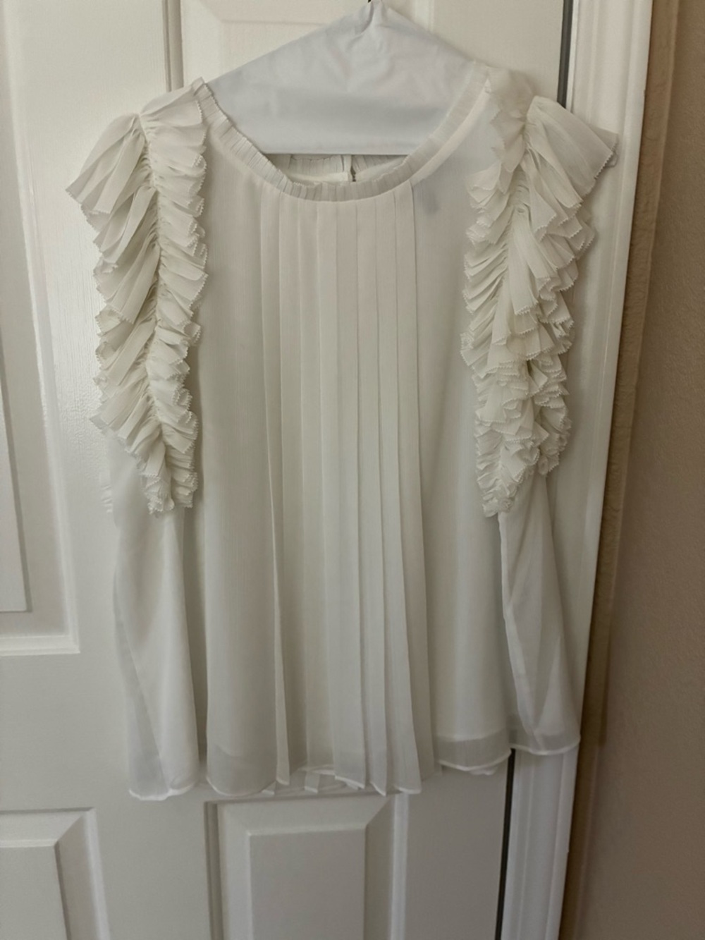 White House Black Market Ivory Pleated Ruffle Sleeve Blouse